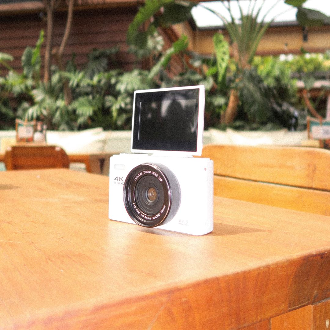 Snap'd Flip 4K Selfie Screen Camera